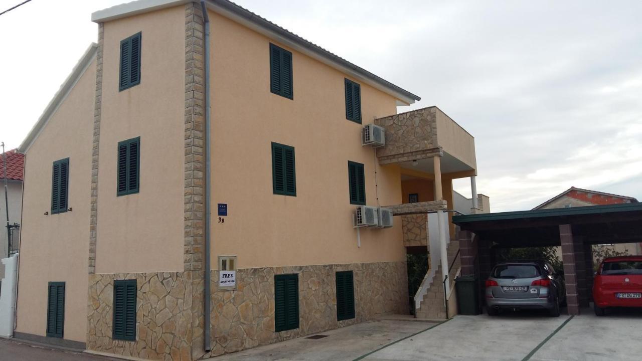 Apartmani Jakovljevic Murter Exteriör bild