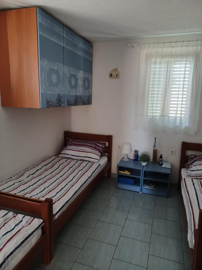 Apartmani Jakovljevic Murter Exteriör bild