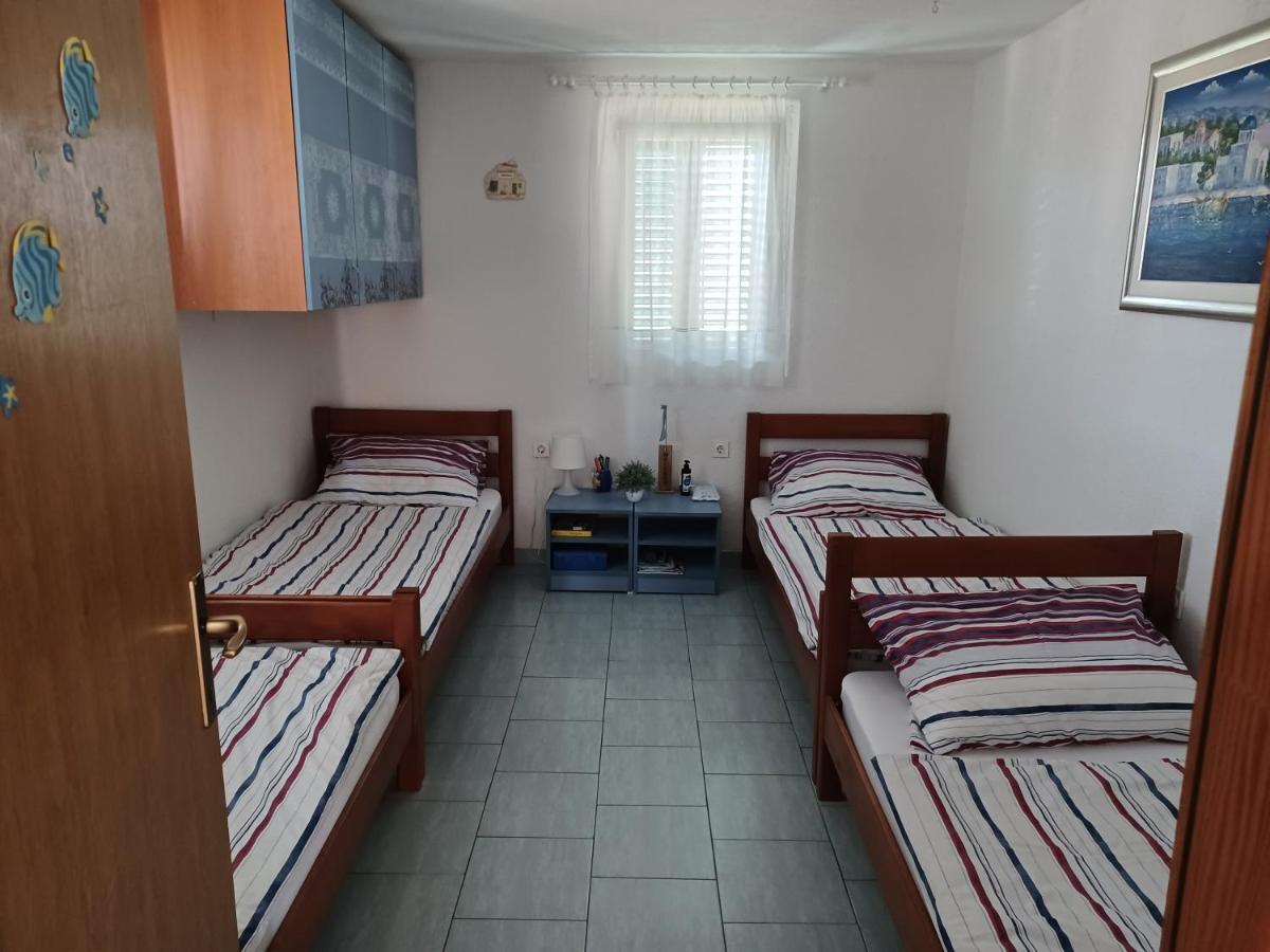 Apartmani Jakovljevic Murter Exteriör bild