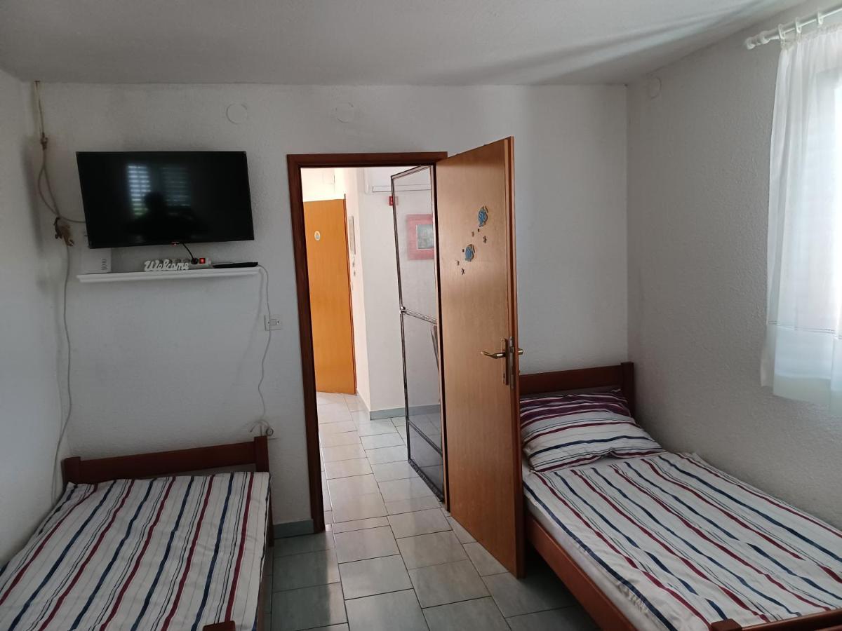 Apartmani Jakovljevic Murter Exteriör bild