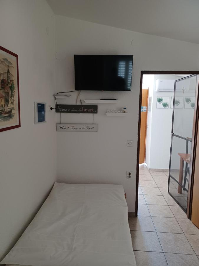 Apartmani Jakovljevic Murter Exteriör bild