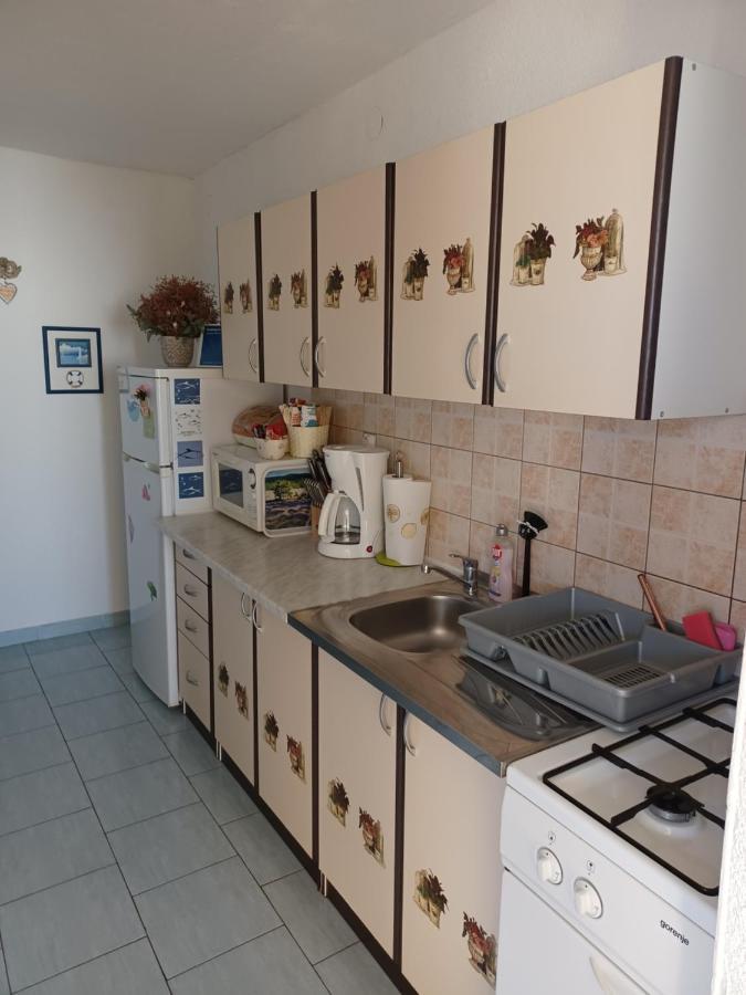Apartmani Jakovljevic Murter Exteriör bild