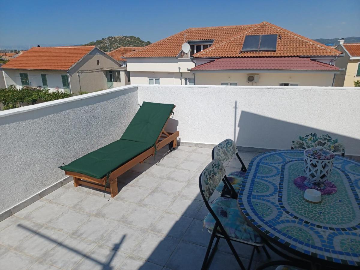 Apartmani Jakovljevic Murter Exteriör bild