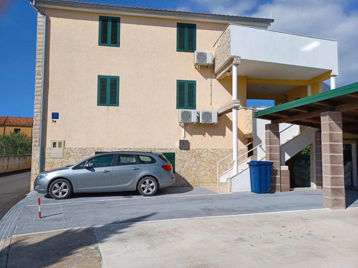Apartmani Jakovljevic Murter Exteriör bild