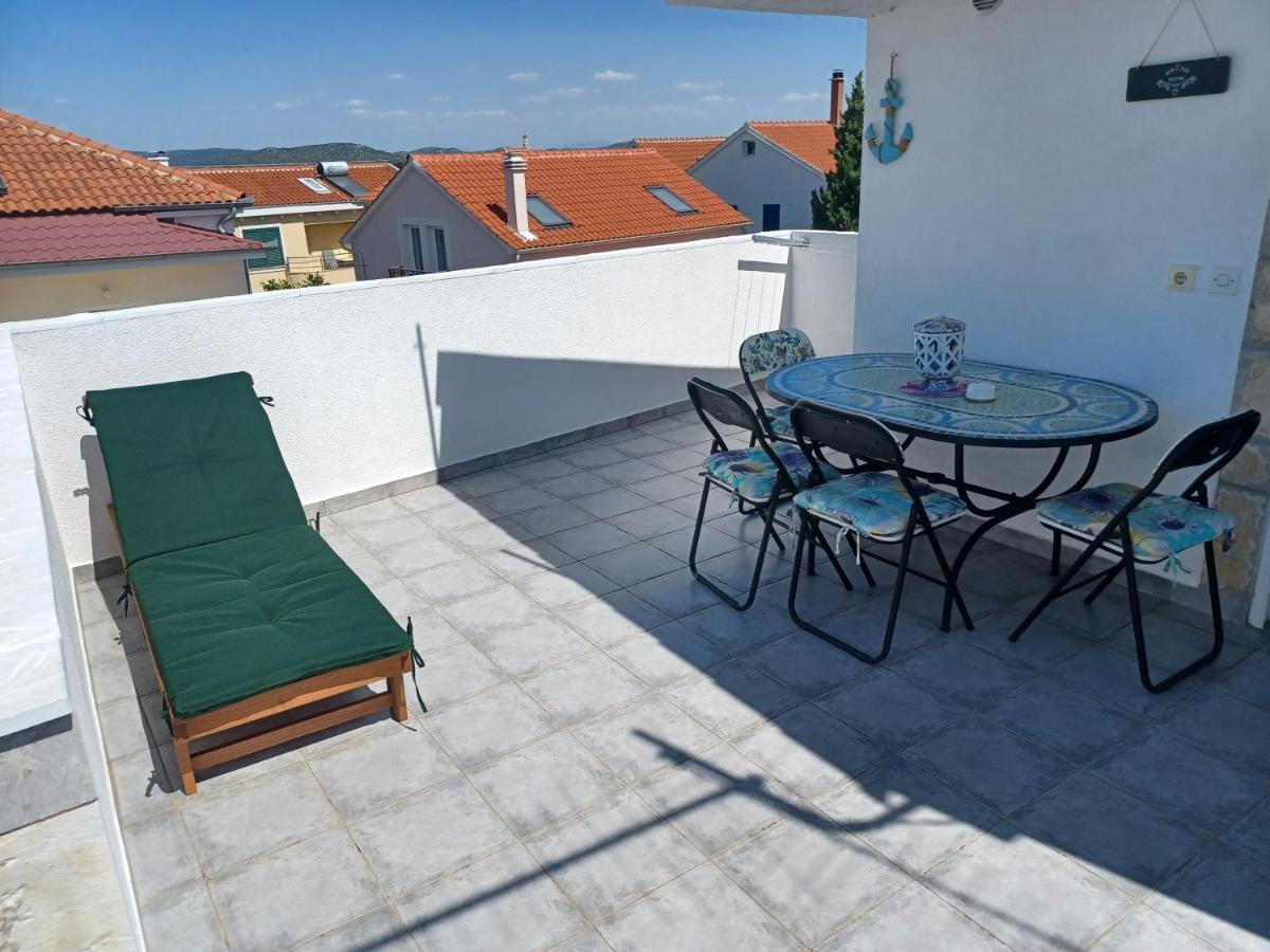 Apartmani Jakovljevic Murter Exteriör bild